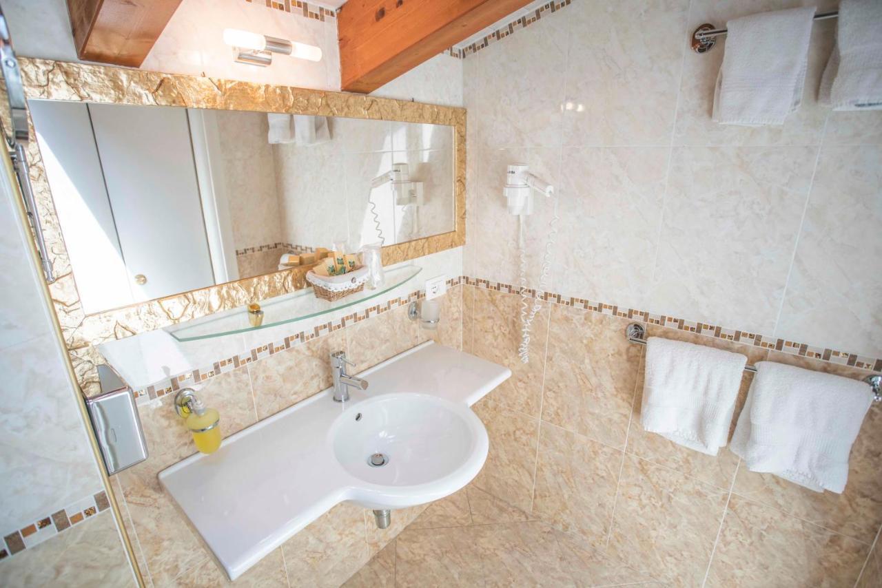 Hotel Borgo dei Poeti Romantik Wellness&SPA Manerba del Garda Exterior foto